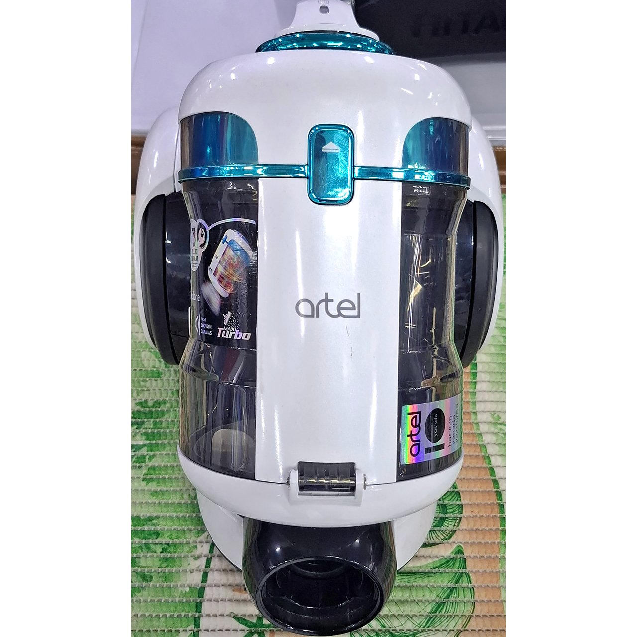 Пылесос Artel мощностью 1500 Вт