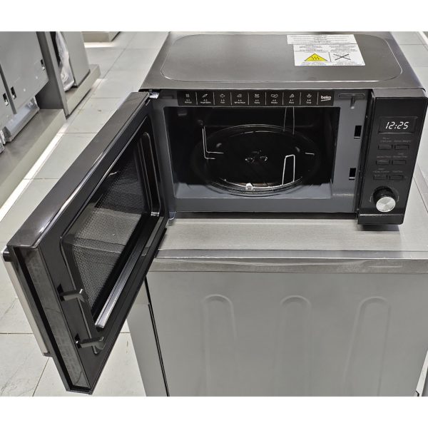 Микроволновка BEKO мощностью 800 Вт (черная)
