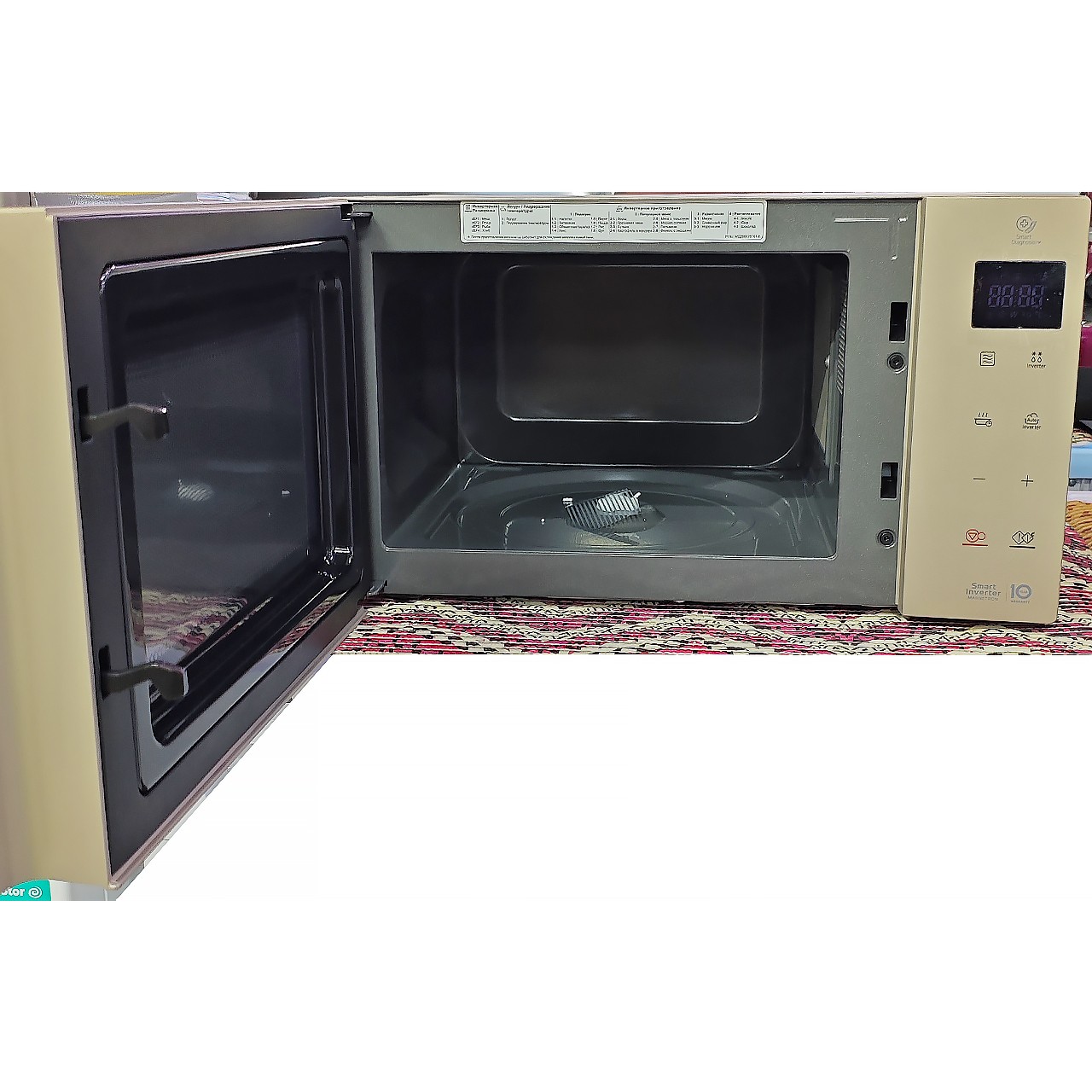 Микроволновка LG мощностью 800 Вт