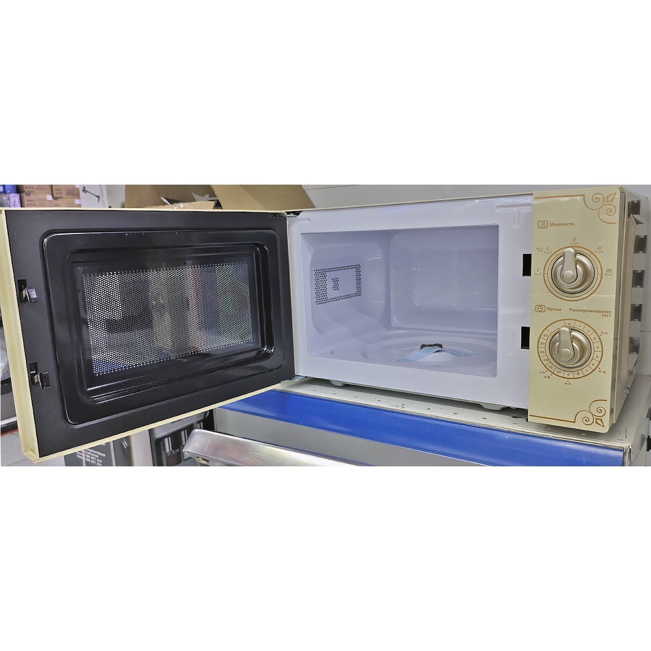 Микроволновка Leff мощностью 700 Вт