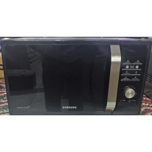 Микроволновка Samsung мощностью 1150 Вт