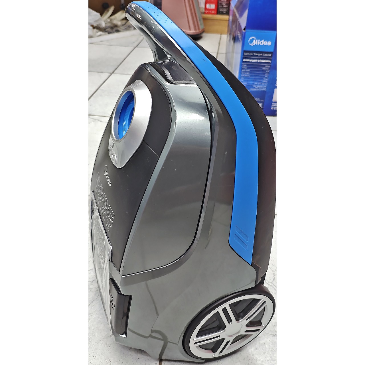 Пылесос Midea мощностью 2200 Вт