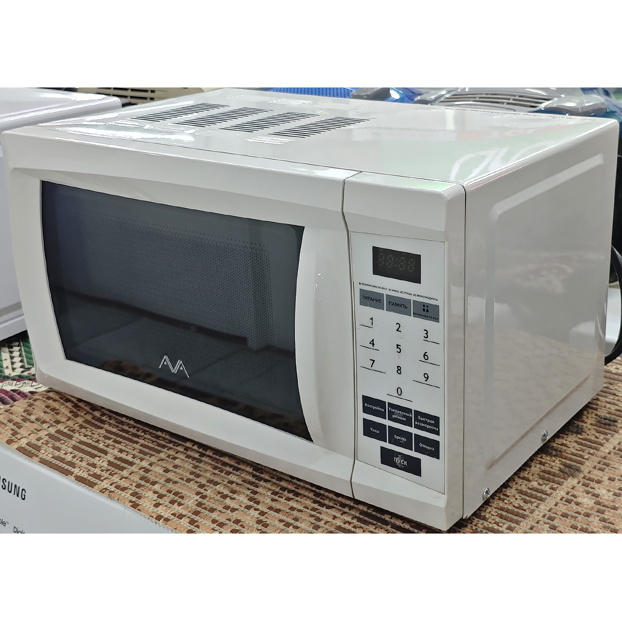Микроволновка AVA мощностью 700 Вт