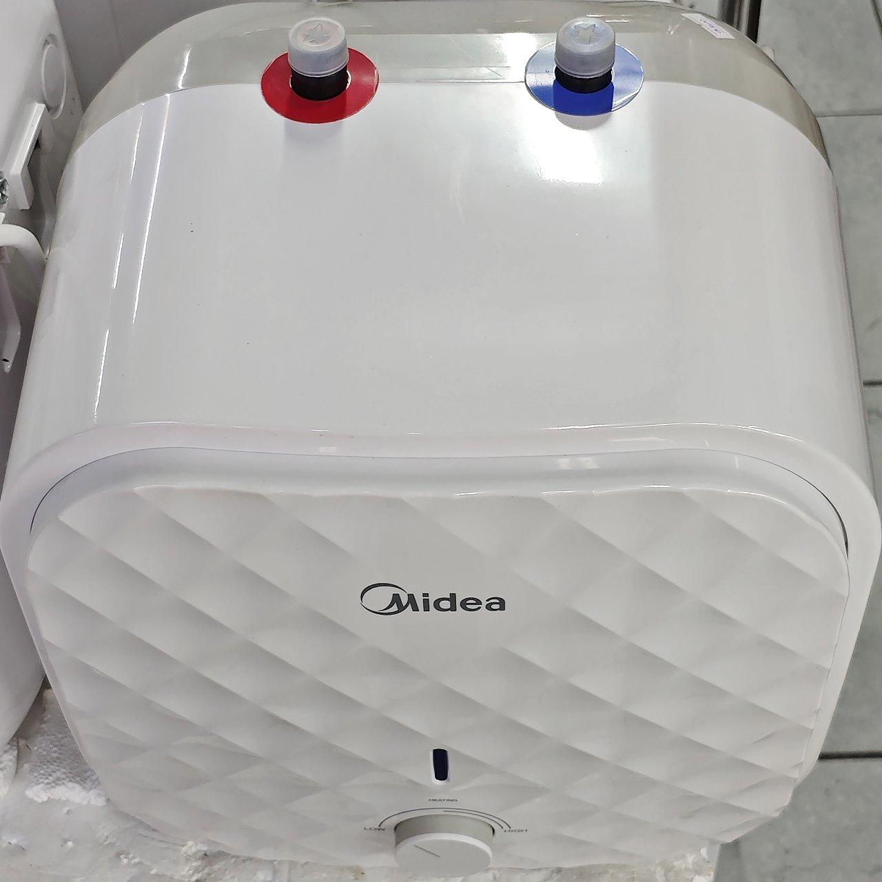 Водонагреватель Midea на 10 литров