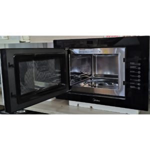 Микроволновка Midea мощностью 900 Вт