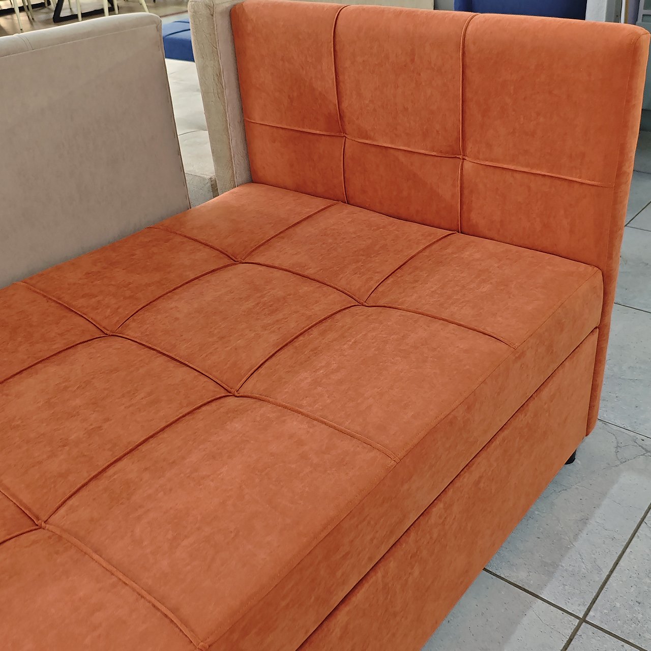 Кровать односпальная Маркус (оранжевый)