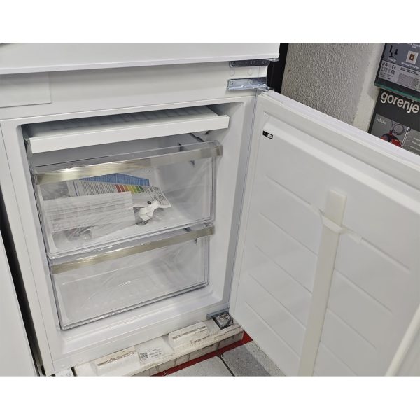 Встраиваемый двухкамерный холодильник Midea 266 литров