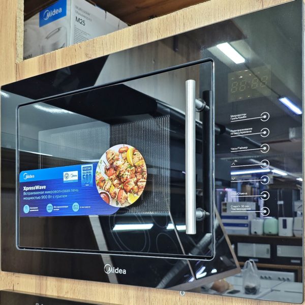 Микроволновка Midea мощностью 1000 Вт