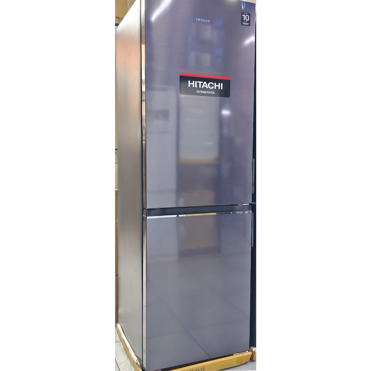 Холодильник двухкамерный Hitachi 366 литров