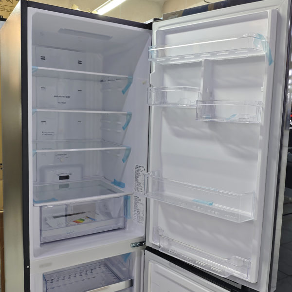 Холодильник двухкамерный Hitachi 366 литров