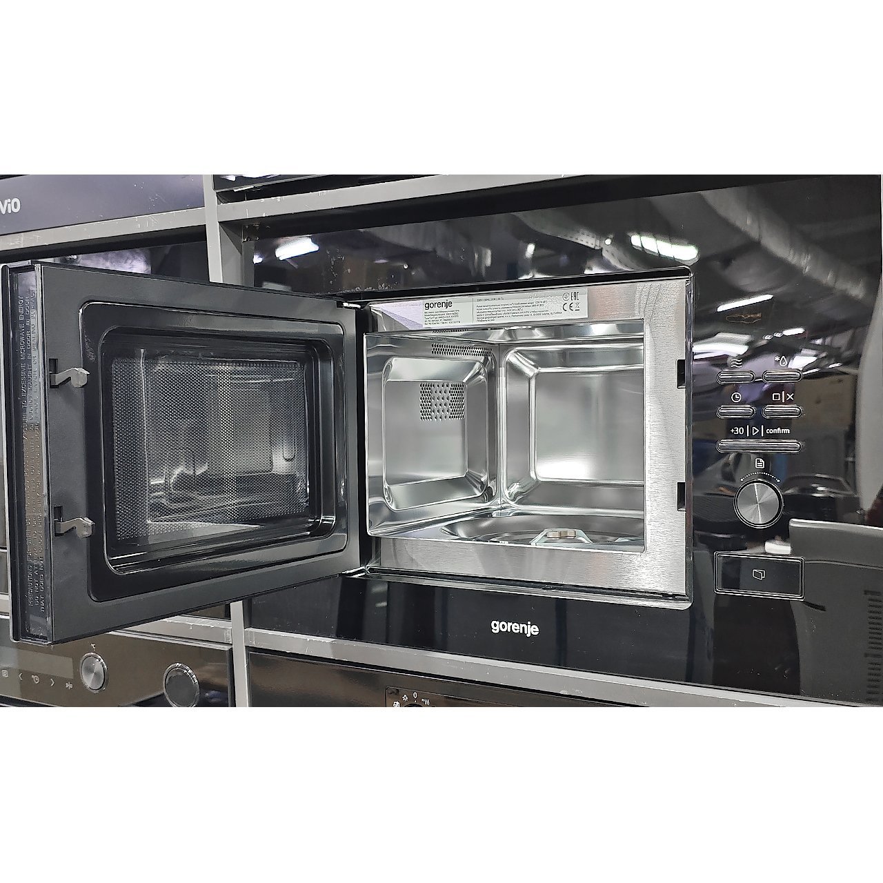 Встраиваемая микроволновка Gorenje мощностью 800 Вт