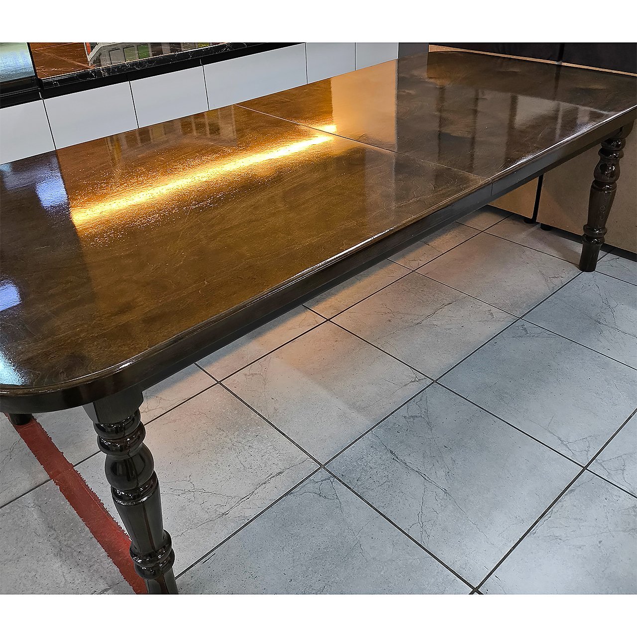 Стол Эдар (2025)