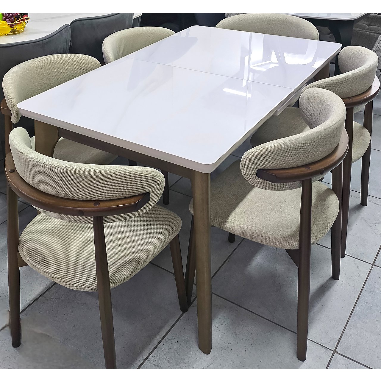 Стол со стульями Владлена (2025)