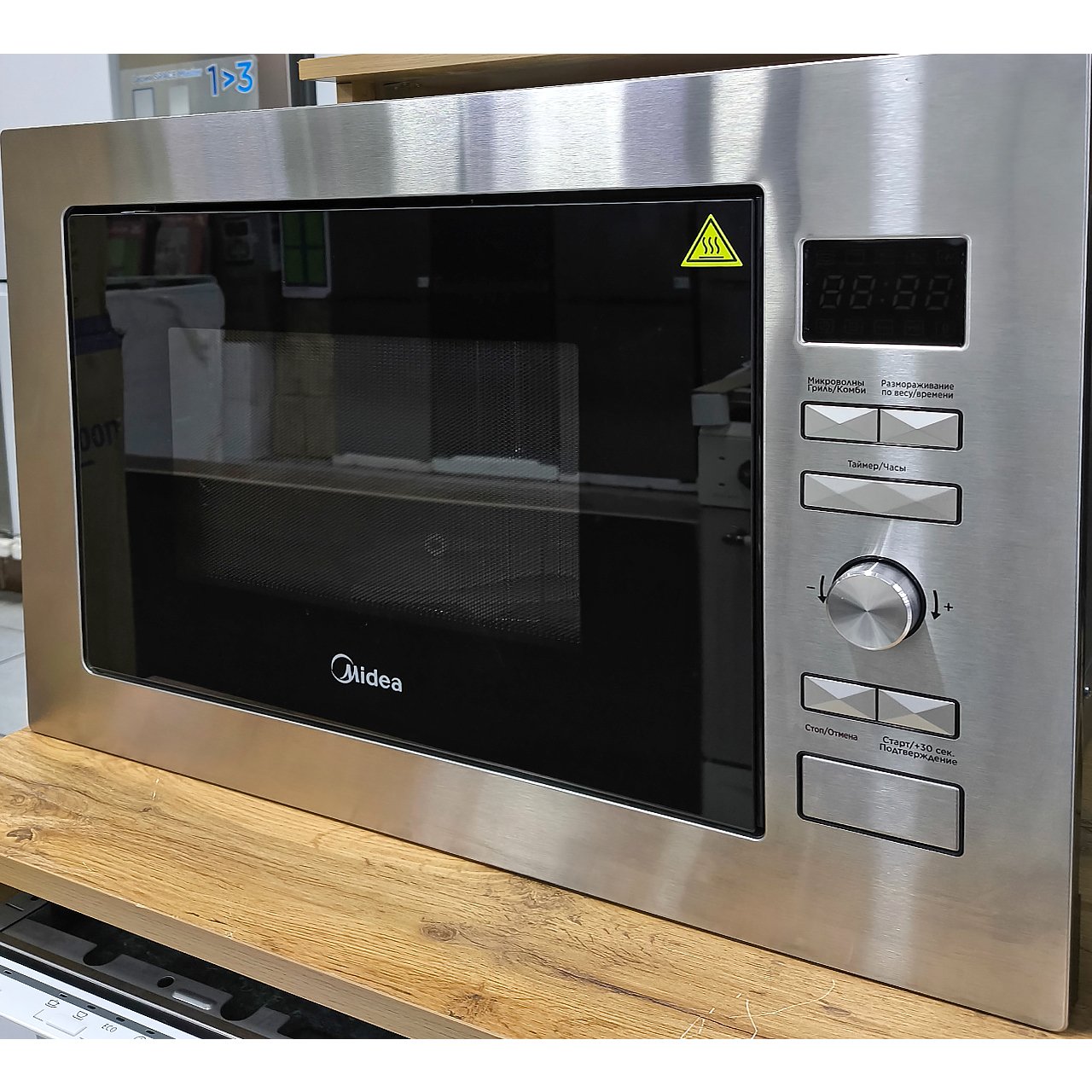 Встраиваемая микроволновка Midea мощностью 900 Вт