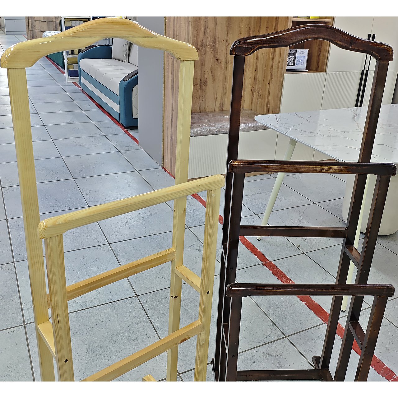 Вешалка для одежды Тройка (2026)