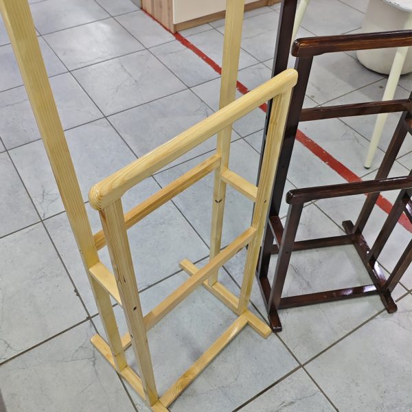 Вешалка для одежды Тройка (2026)