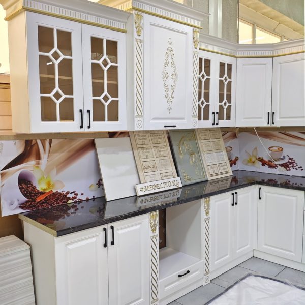 Угловой кухонный гарнитур Королева (2026)