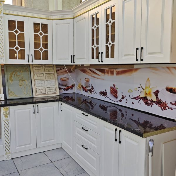 Угловой кухонный гарнитур Королева (2026)