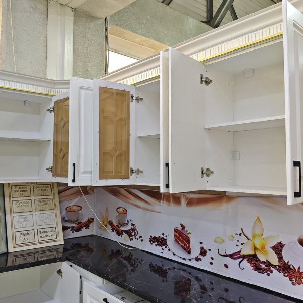 Угловой кухонный гарнитур Королева (2026)