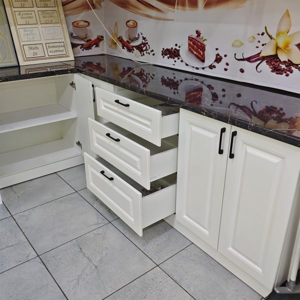 Угловой кухонный гарнитур Королева (2026)