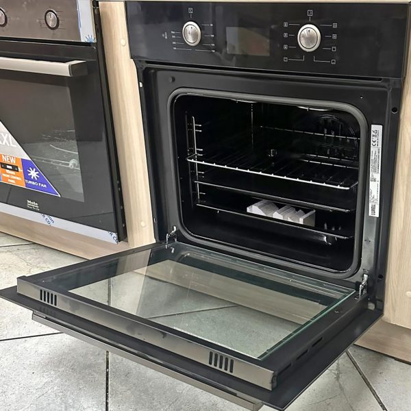 Духовой шкаф Luxell объемом 66 литров