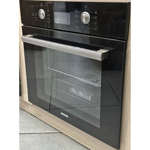 Духовой шкаф Luxell объемом 66 литров