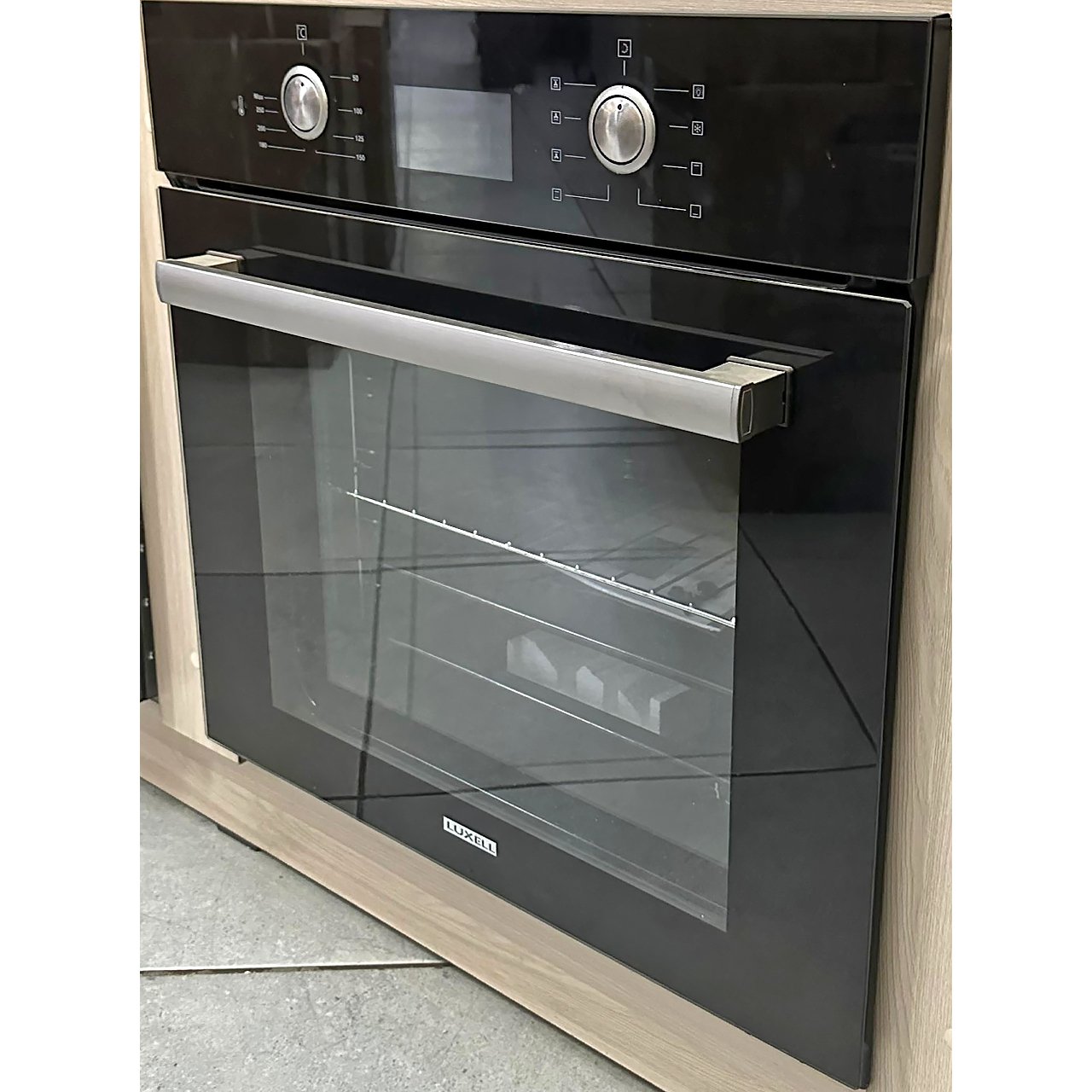 Духовой шкаф Luxell объемом 66 литров