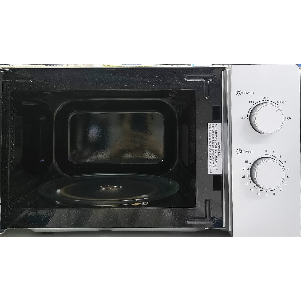 Микроволновка Brettman мощностью 700 Вт