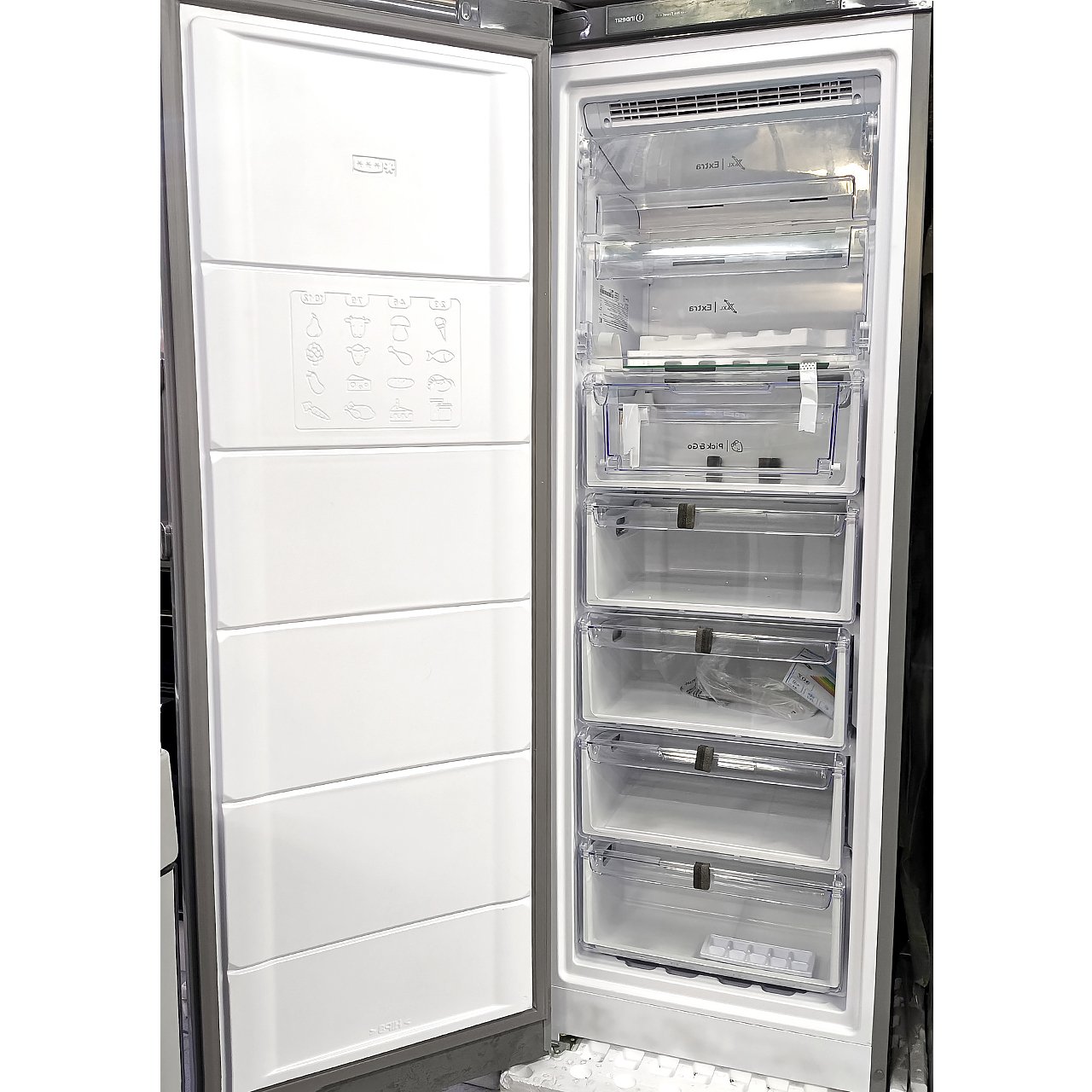 Морозильник вертикальный Indesit 250 литров