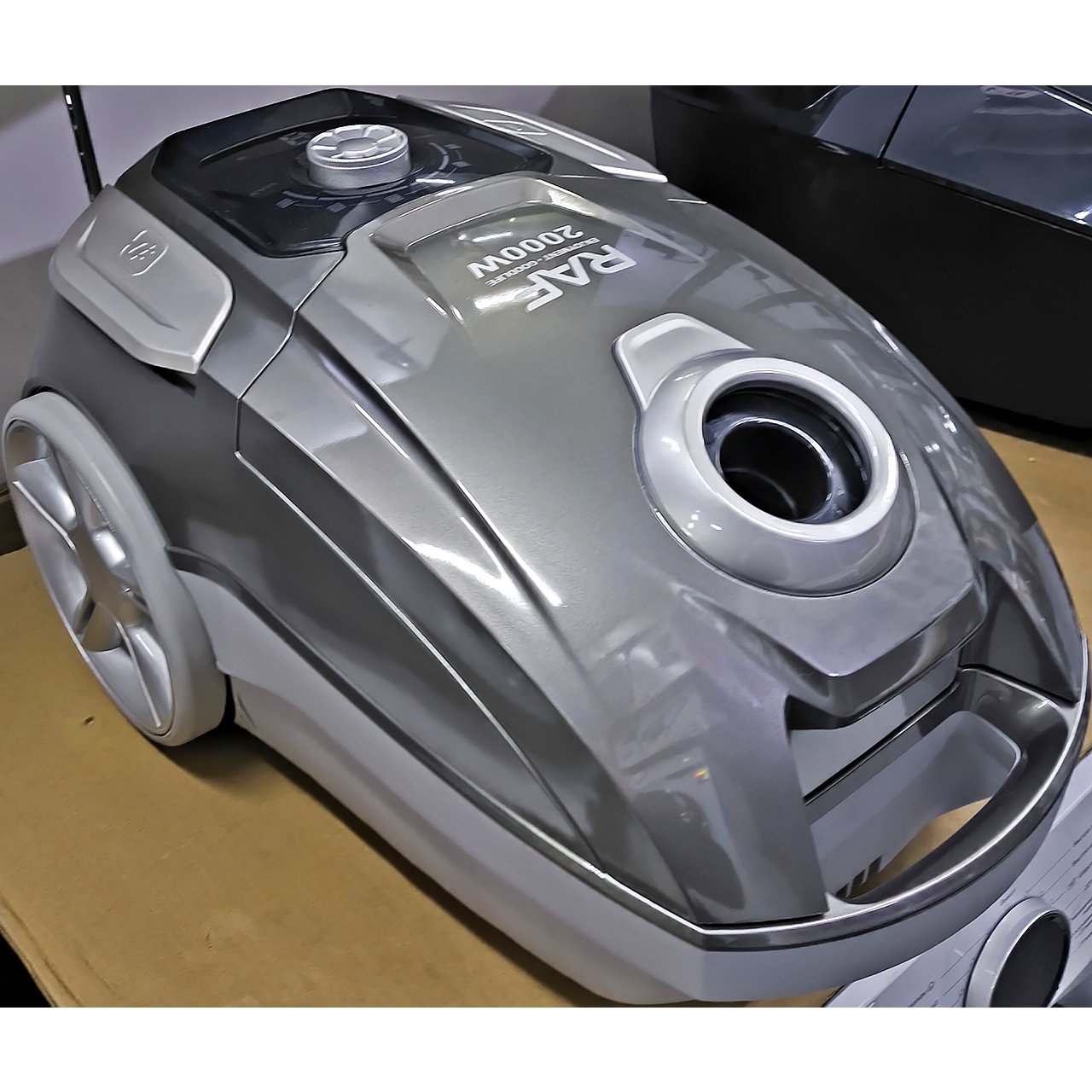 Пылесос RAF мощностью 2000 Вт