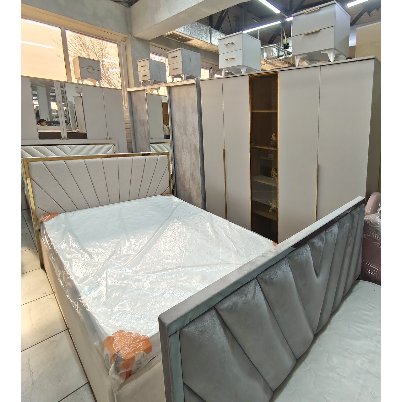 Спальный гарнитур Рината