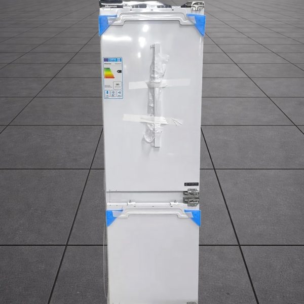 Встраиваемый двухкамерный холодильник Hisense 244 литра