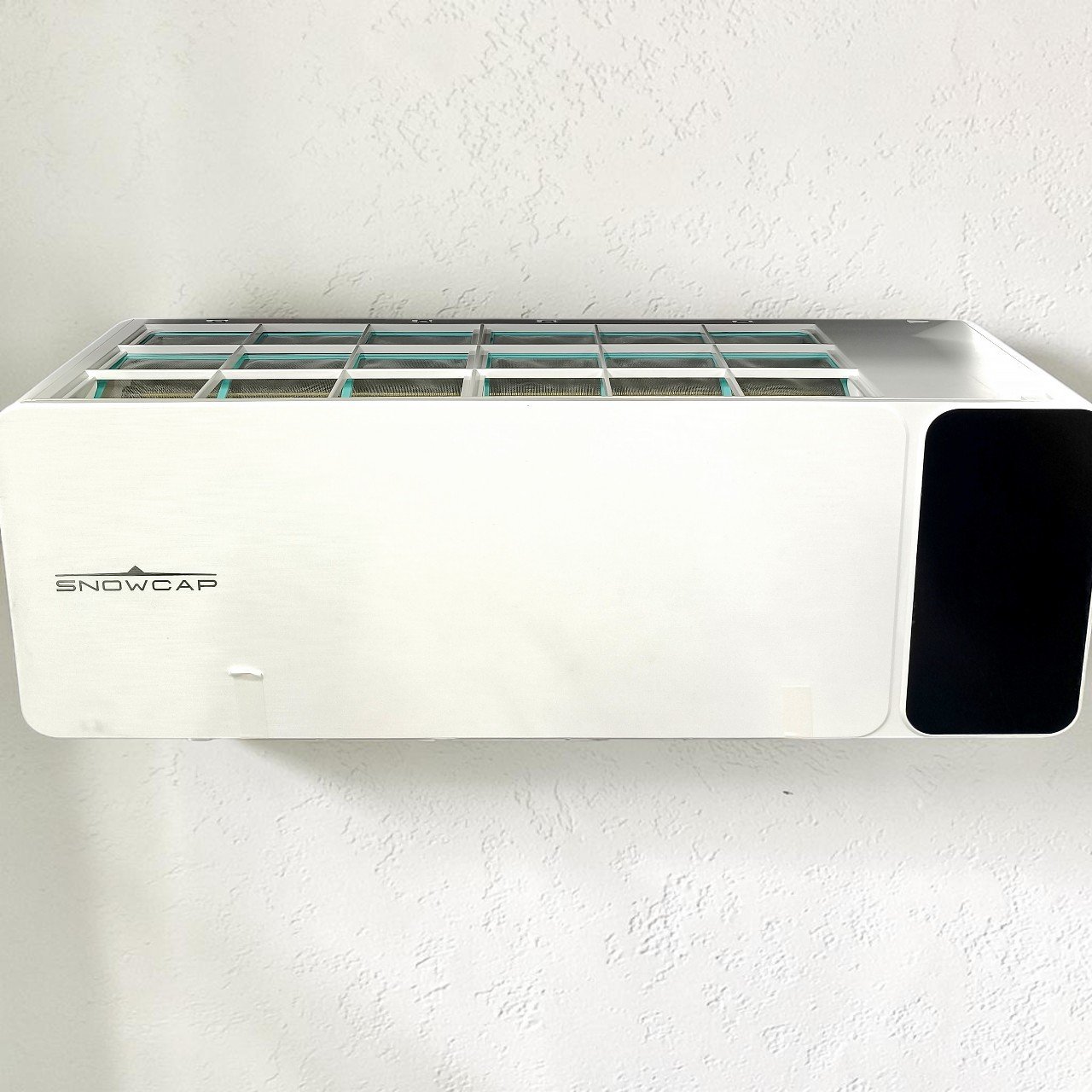 Кондиционер Snowcap на 20 квадратов (черно-белый)