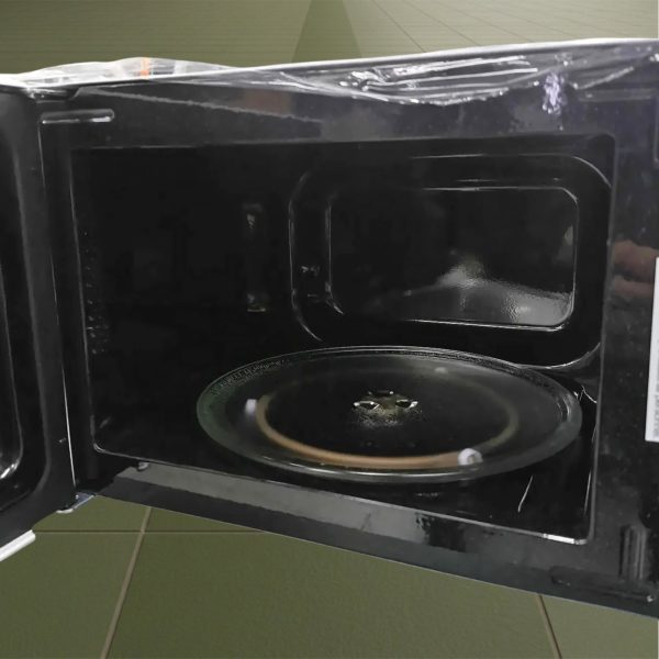 Микроволновка Uakeen мощностью 700 Вт