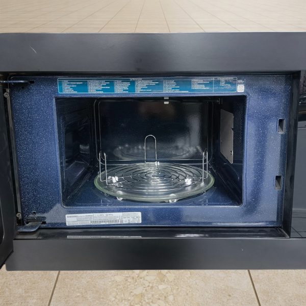 Микроволновка Samsung мощностью 850 Вт
